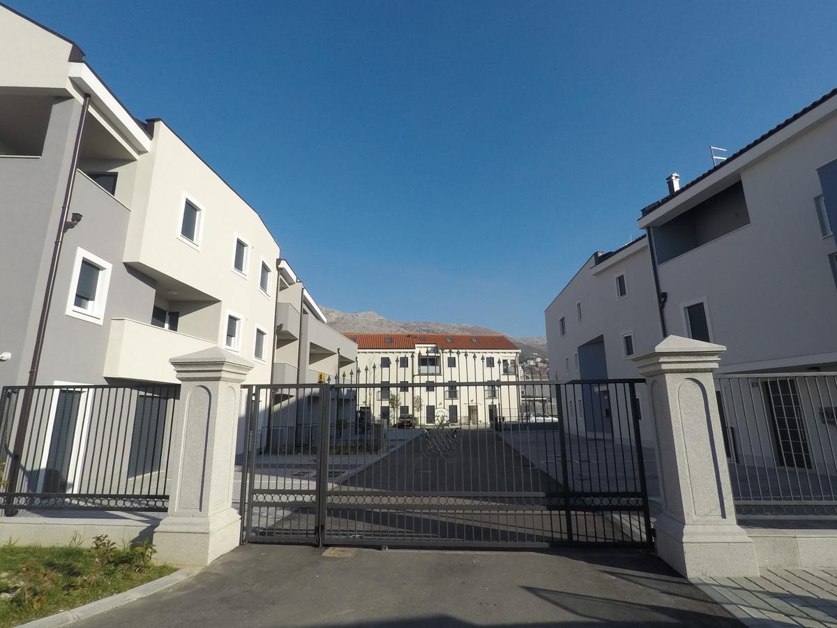 Luxury 3 Bed Apartment, Large Terrace, Pool, Close To Beach And Split! Podstrana Exterior foto