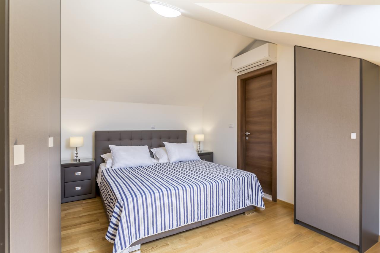 Luxury 3 Bed Apartment, Large Terrace, Pool, Close To Beach And Split! Podstrana Exterior foto
